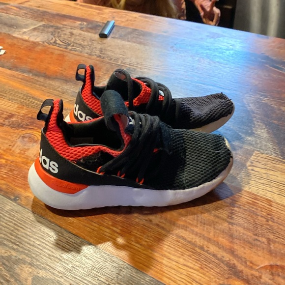 Boys size 1 adidas shoes - Picture 2 of 4